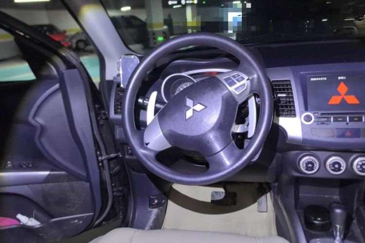 Used Mitsubishi Outlander 2010 Kijang 2.0 Sport Edition Steering Wheel