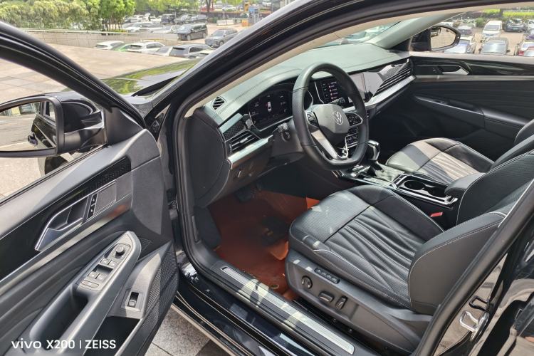 Used Volkswagen Passat 2023 Facelift 330TSI Luxury Edition Interior 2