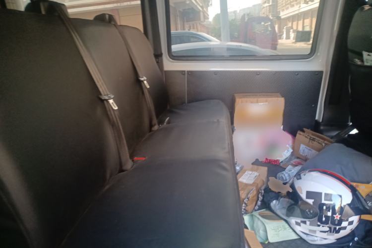 Used JMC Fushun 2023 2.0T Manual Short-Wheelbase Low-Roof Commercial Multi-Purpose Passenger Vehicle 6 Seats with Dual-Opening Tailgate
