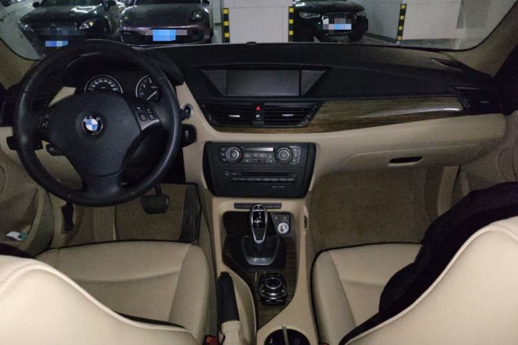 Used BMW X1 2012 xDrive20i Center Console