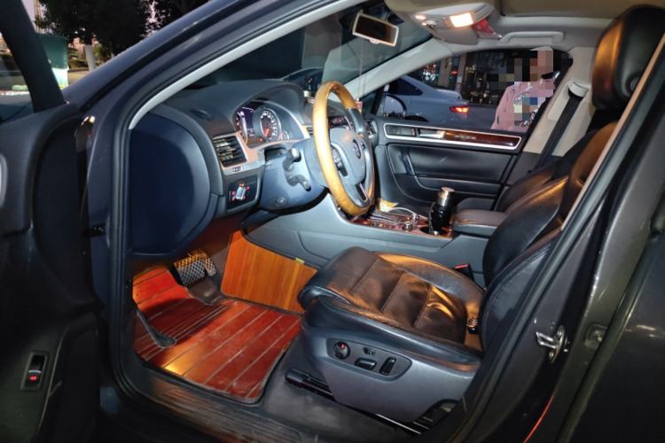 Used Volkswagen Touareg 2011 3.0 TSI High-End Version Driver Seat