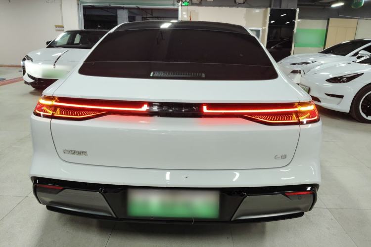 Used Geely Galaxy E8 2024 665 km Range Rear-Drive Starship Long-Range Version