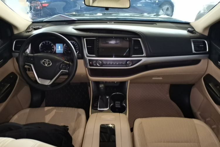 Used Toyota Highlander 2021 2.0T Four-Wheel Drive Elite Edition 7-Seater Center Console