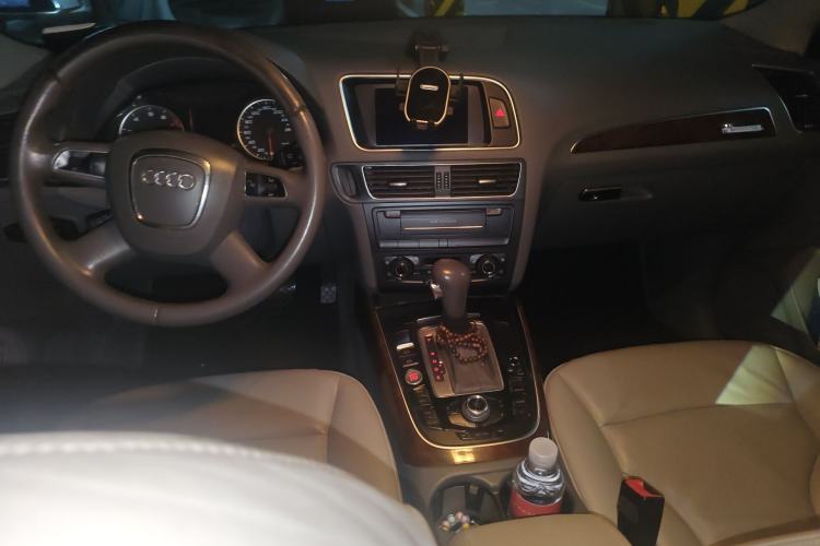 Used Audi Q5 2012 2.0TFSI Comfort Version Center Console