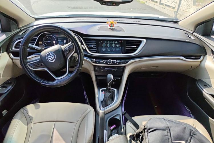 Used Buick GT 2019 15T Dual-Clutch Connected Elite Model China VI Center Console