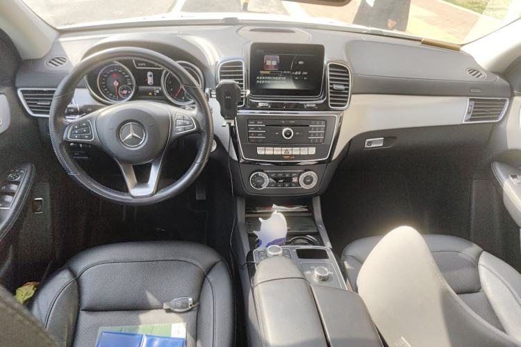 Used Mercedes-Benz GLE 2017 GLE 320 4MATIC Luxury Model Center Console