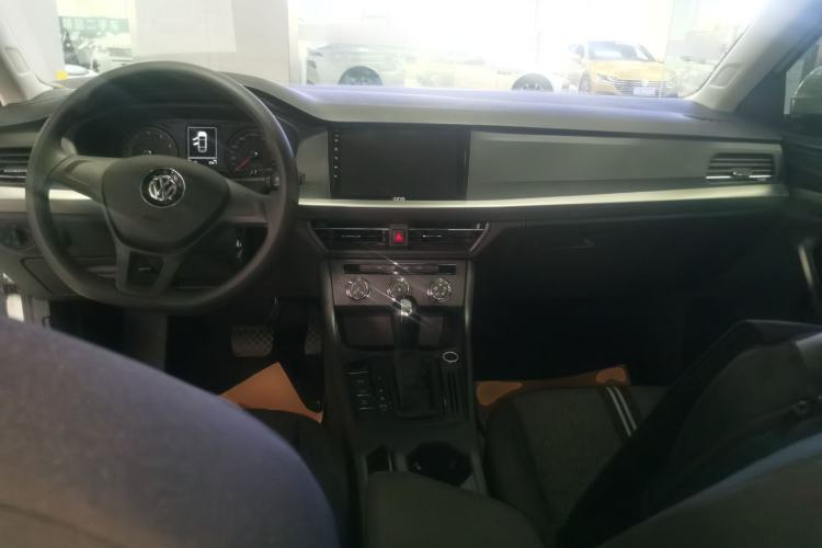 Used Volkswagen Lavida 2019 1.5L Automatic Fashion Edition China VI Center Console