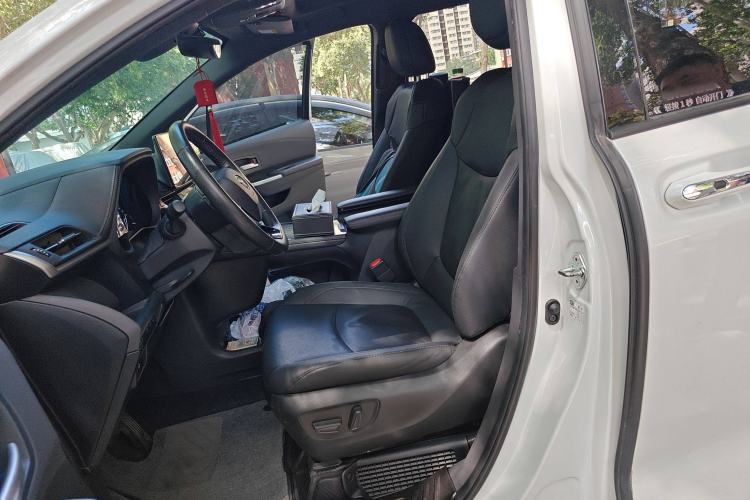 Used Toyota Sienna 2023 2.5L Hybrid Deluxe Edition