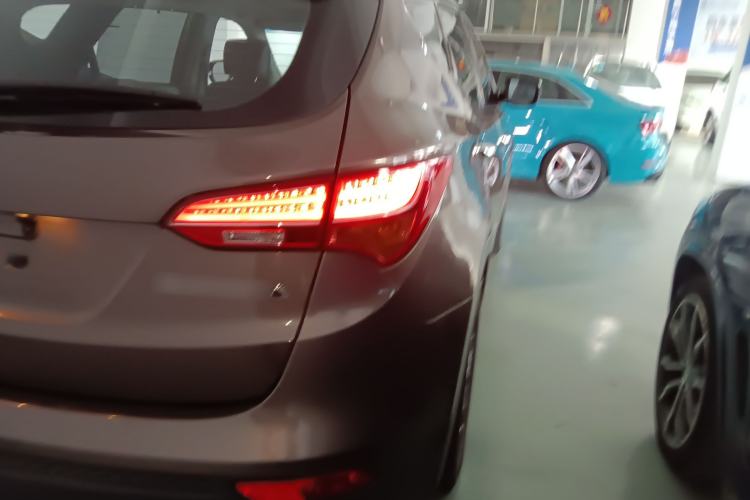 Used Hyundai Santa Fe 2013 2.4L Automatic Two-Wheel Drive Smart Version