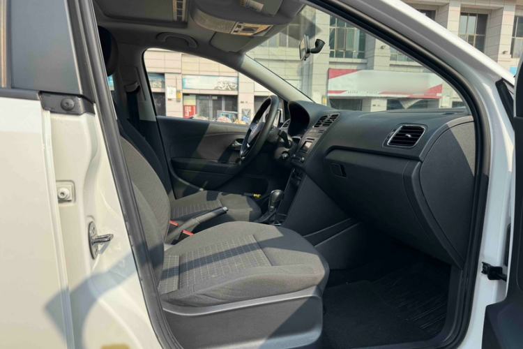 Used Volkswagen Polo 2016 1.6L Automatic Comfort Model