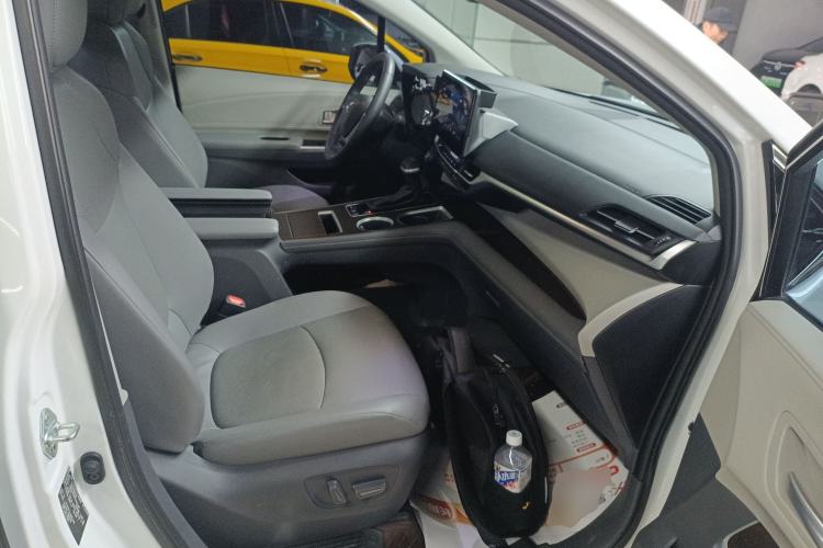 Used Toyota Granvia 2023 2.5L Hybrid Prestige PLUS Edition