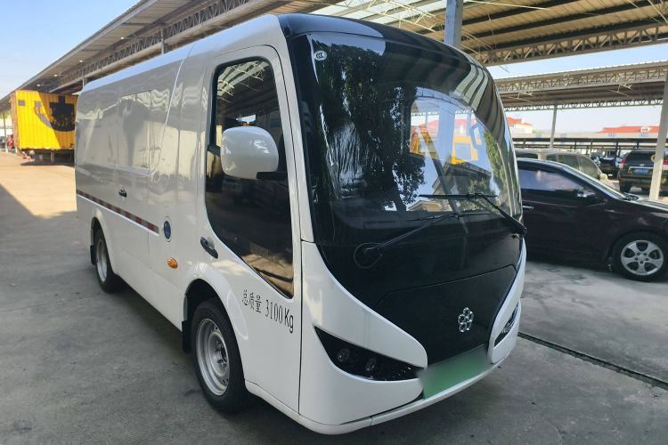 Used Guangtong Auto makeup Logistics Vehicle 2024 3.1T 2-Seater 4.99-Meter All-Electric Closed Cargo Van with 41.86 kWh