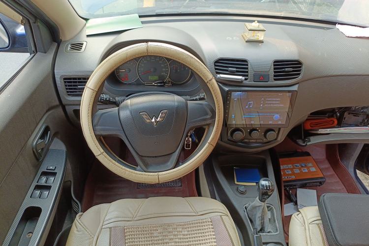 Used Wuling Hongguang 2014 1.5L S Standard Version Steering Wheel