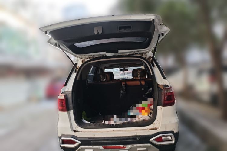 Used CHANGAN OSHAN CX70 2016 1.6L Manual Luxury Model Trunk