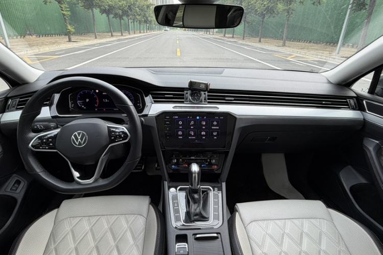 Used Volkswagen Magotan 2023 2 Million Units Commemorative Edition 330TSI DSG Luxury Version