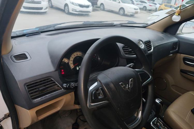 Used Wuling Hongguang 2014 1.5L S Automatic Luxury Model
