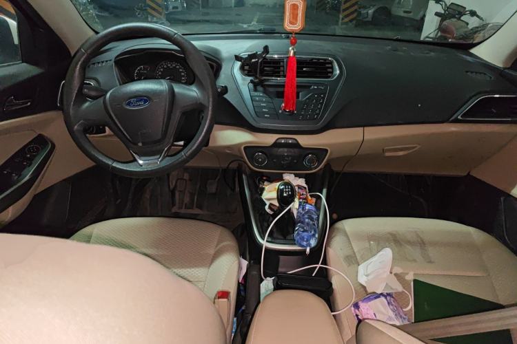 Used Ford Escort 2015 1.5L Manual Comfort Model Center Console