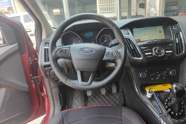 Used Ford Focus 2017 Sedan EcoBoost 125 Manual – Ultra-Style Edition with SmartDrive Features