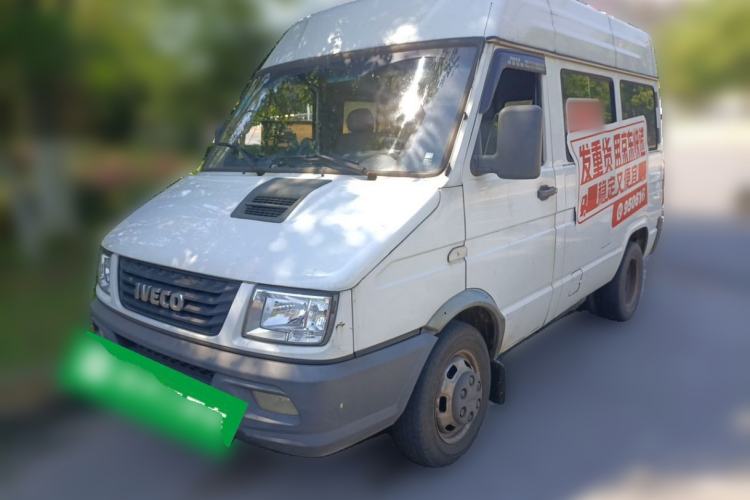 Used Iveco Daily 2017 2.5T A35 Passenger Van 5-7 Seats Model 47Z5