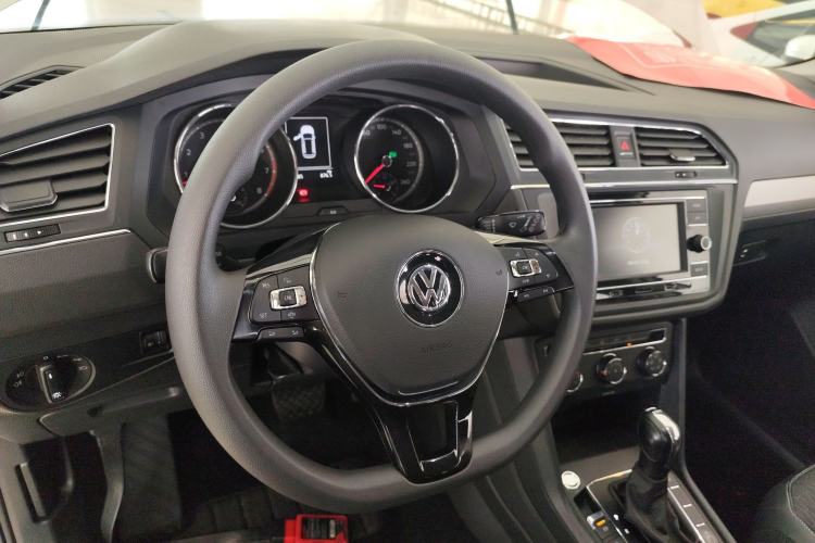 Used Volkswagen Tiguan L 2019 330TSI Automatic Two-Wheel Drive Luxury Edition China V Standard Steering Wheel