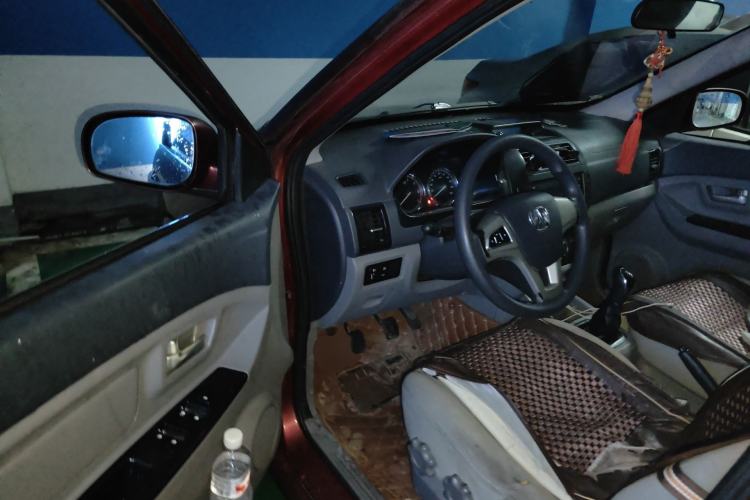 Used BAIC Weiwang M20 2013 1.5L Prestige Version BJ415B Driver Seat