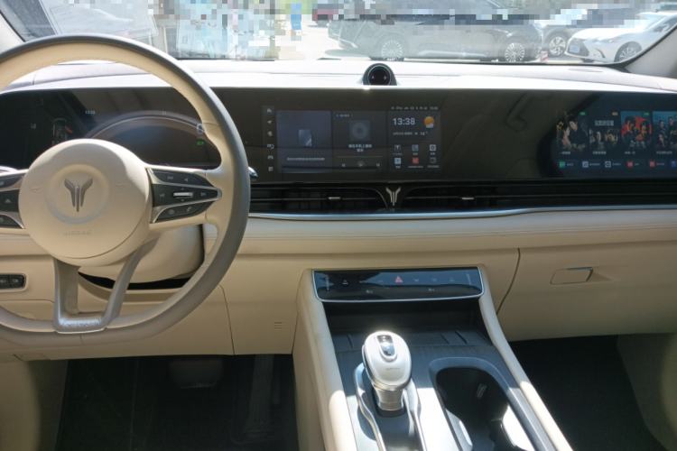 Used VOYAH Dream 2022 0-Emission Version Range of 475 km Center Console
