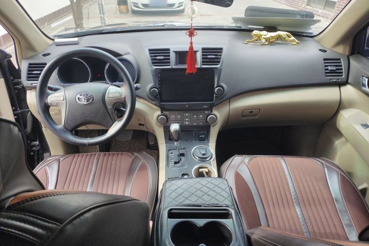 Used Toyota Highlander 2011 2.7L Two-Wheel Drive 7-Seater Luxury Edition Center Console