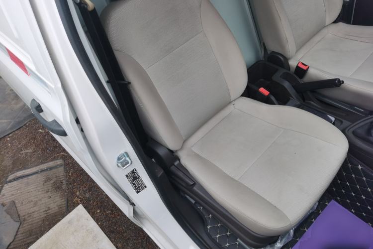 Used Wuling Hongguang V 2022 1.5L Jingqu Edition Enclosed-Window Vehicle with Electric Power Steering LAR Right Front Seat