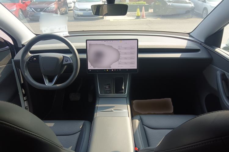 Used Tesla Model Y 2025 Rear-Wheel-Drive Version
