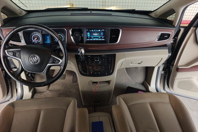 Used Buick GL8 2018 28T Luxury Model China VI Standard Center Console