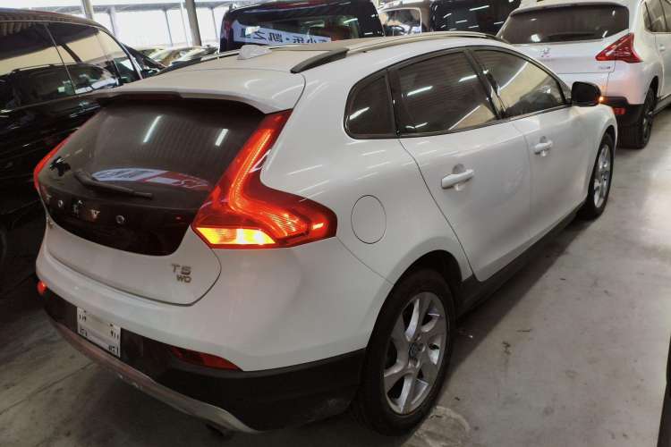 Used Volvo V40 2015 Cross Country T5 AWD Smart Luxury Edition