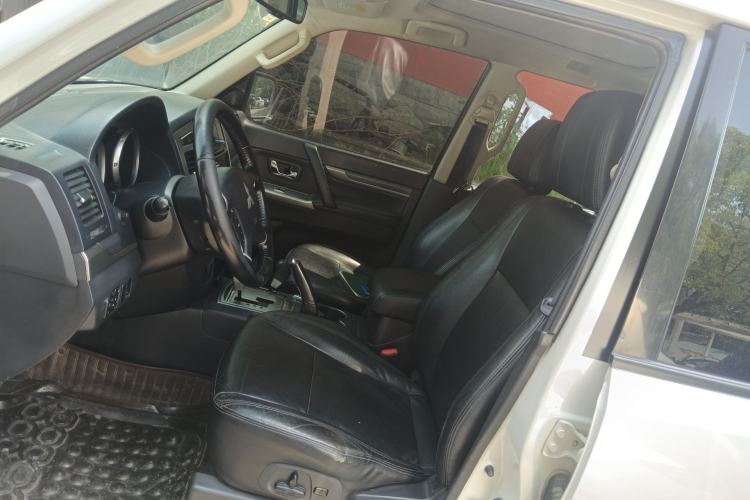 Used Mitsubishi Pajero 2016 3.0L Automatic Luxury Edition China IV