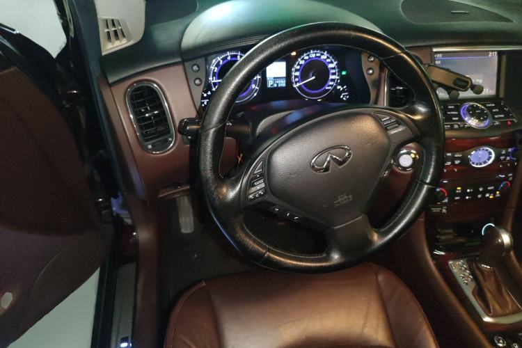 Used Infiniti QX50 2013 2.5L Two-Wheel-Drive Elegant Edition
