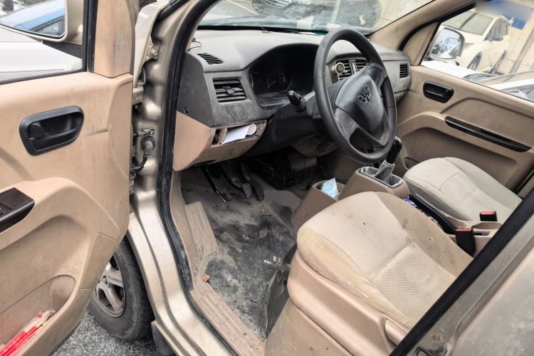 Used Wuling Rongguang 2014 1.2L S Standard Model
