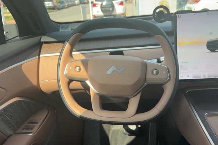 Used ONVO Luxeed L90 2025 Model—Max Six-Seater Version