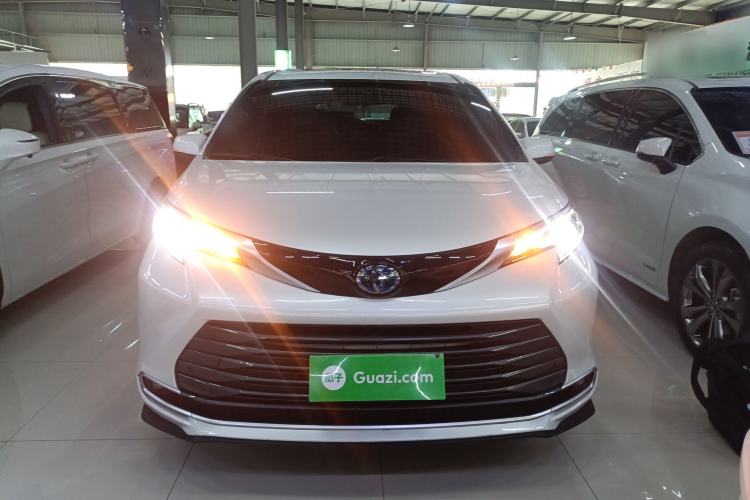 Used Toyota SIENNA 2021 2.5L Hybrid Luxury Edition Front