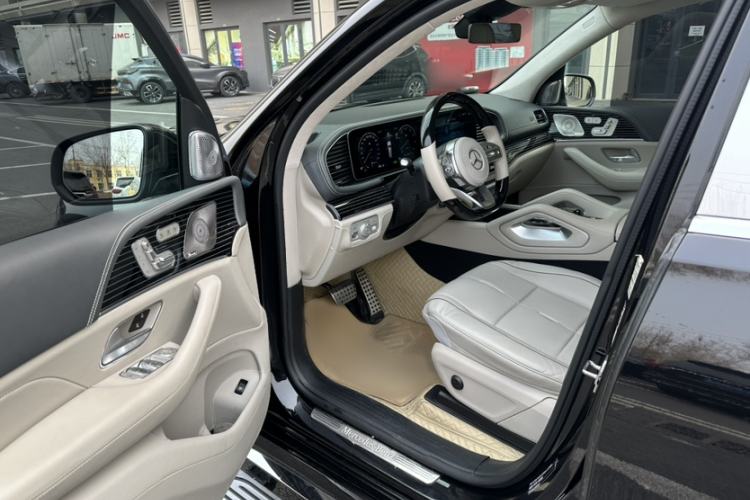 Used Mercedes-Benz GLS 2023 GLS 450 4MATIC Stylish Model Interior 6
