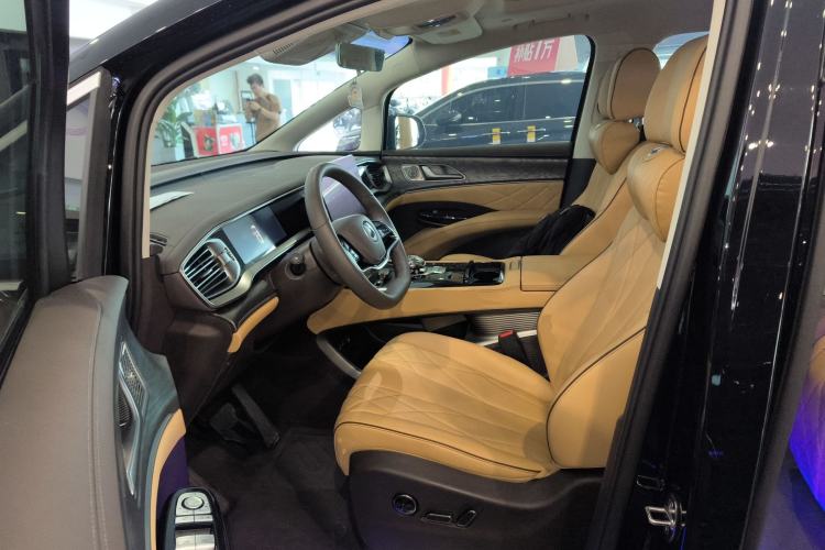 Used Denza D9 2024 DM-i 1050 Luxury Model