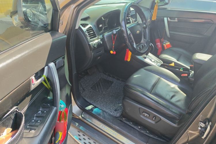 Used Chevrolet Captiva 2015 2.4L 4x4 Flagship Edition 7-Seater
