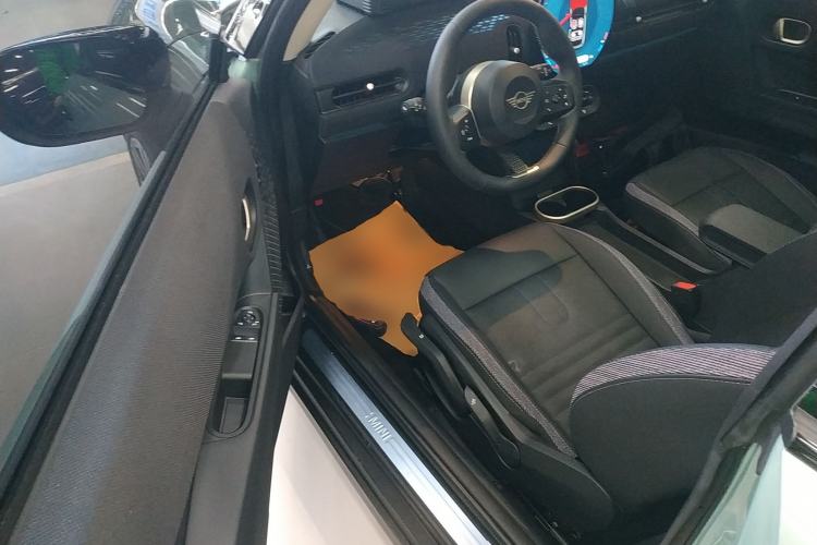 Used MINI 2025 1.5T COOPER Classic Edition
