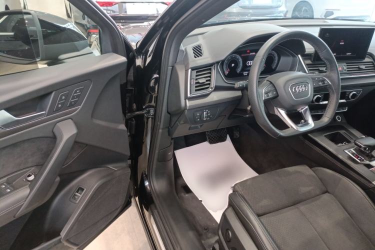 Used Audi Q5L Sportback 2022 Updated 40 TFSI Luxury Edition Driver Seat