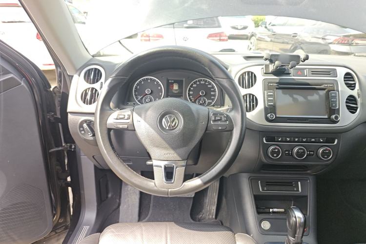 Used Volkswagen Tiguan 2015 1.8TSI Automatic Two-Wheel Drive Luxury Model Steering Wheel