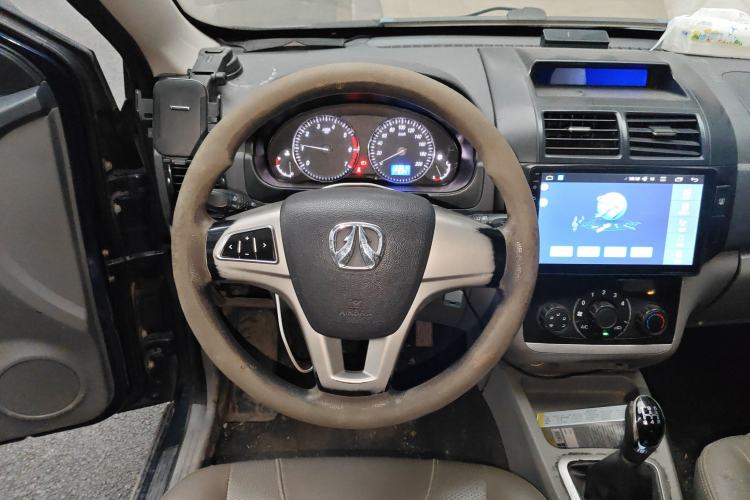 Used BAIC Weiwang M20 2014 1.5L Ultra-Luxury BJ415B Steering Wheel
