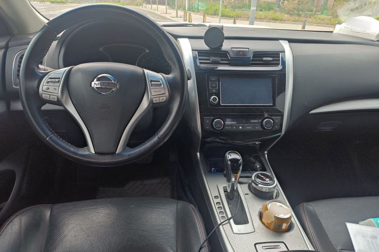 Used Nissan Teana 2016 Revised Version 2.0L XL Comfort Edition Center Console