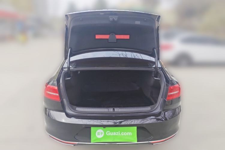 Used Volkswagen Magotan 2017 330TSI DSG Luxury Model Trunk