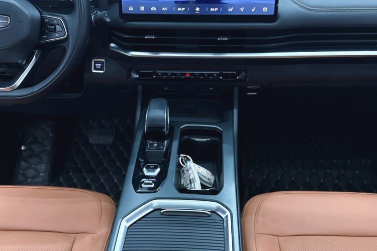 Used Geely Auto Haoyue L 2024 2.0T DCT Flagship Version Interior 9