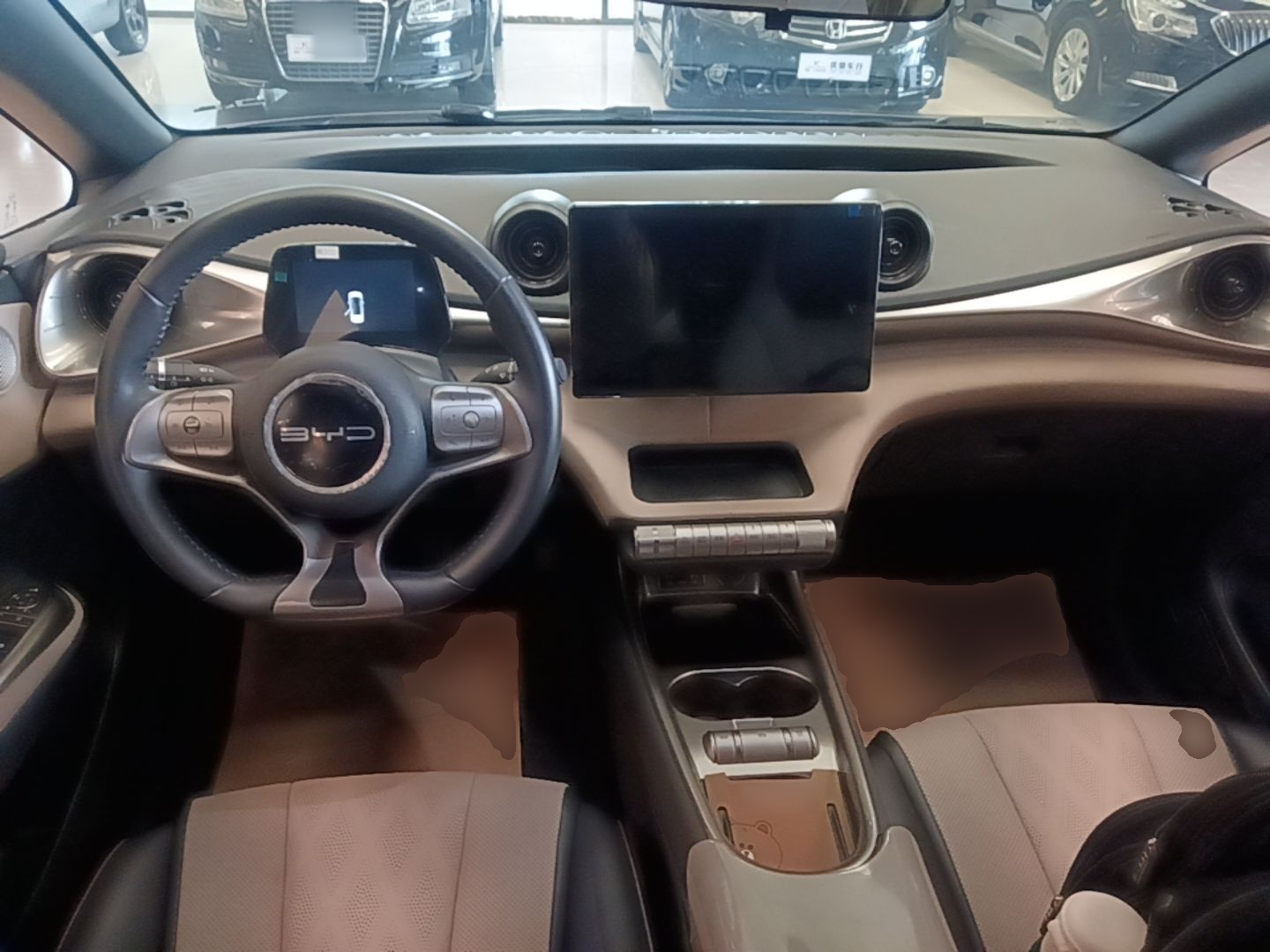 BYD Dolphin 2023 420 km Fashion Edition — снимка 12