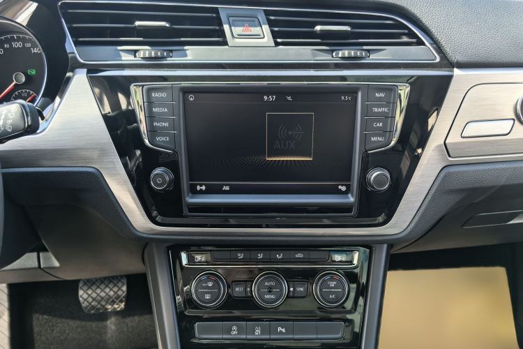 Used Volkswagen Touran 2018 Volkswagen Touran L 280TSI DSG Boundary Edition 7 Seats China VI Standard Audio And AC Panel