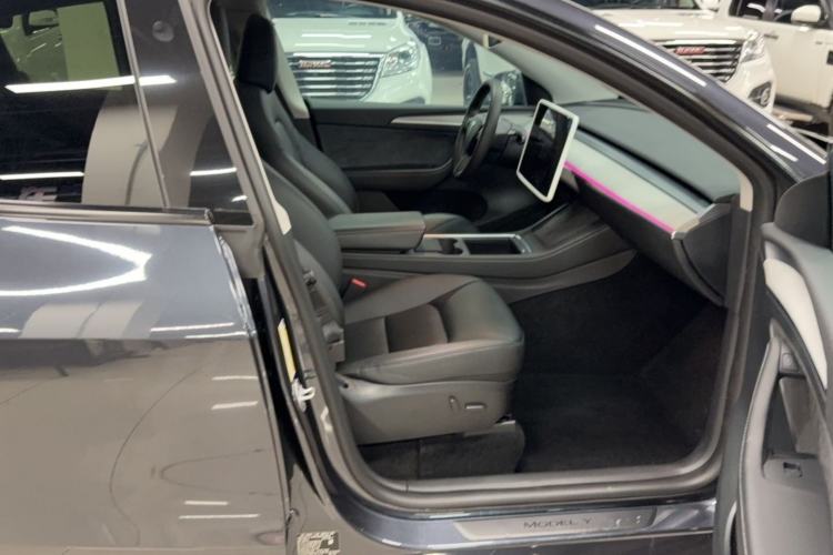 Used Tesla Model Y 2024 Long-Range All-Wheel-Drive Version