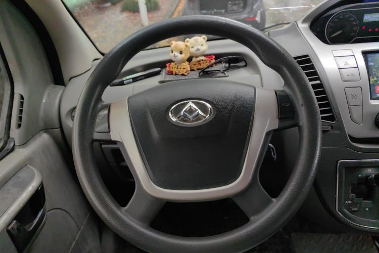 Used SAIC MAXUS Xintu V80 2015 2.5T AMT Aoyuntong Edition Short Wheelbase Low Roof Steering Wheel